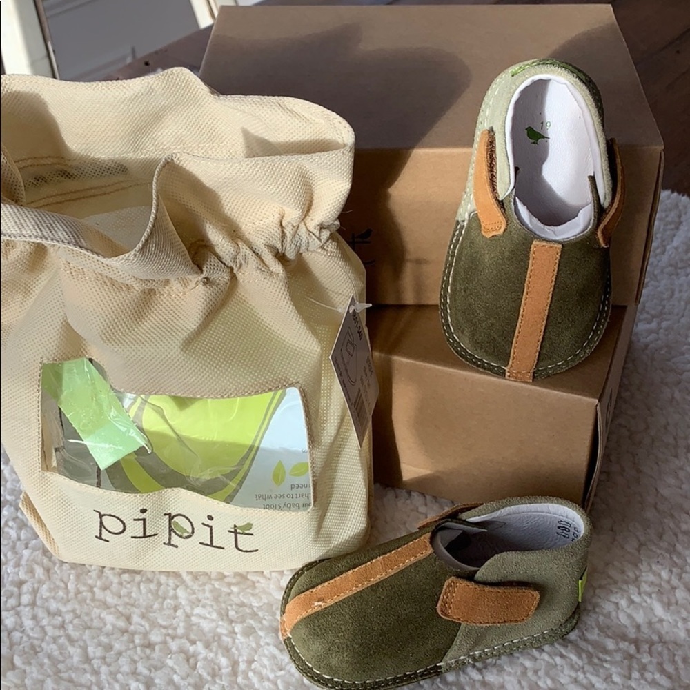 Pipit suede olive and tan stripe booties new in box size 4 unisex first walker